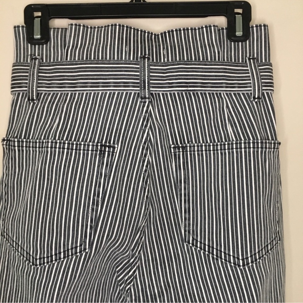 Frame Denim Pleated Pegged Jeans - Picture 9 of 12